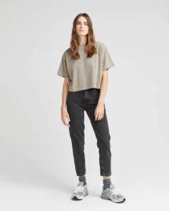 RELAXED SHORT SLEEVE CROP TEE WARM GREY -Fashion Clothing Store 01WTT GUCR WMGR 02 1080x b2ee1070 c66a 47bc 982b 46171a27e6a3