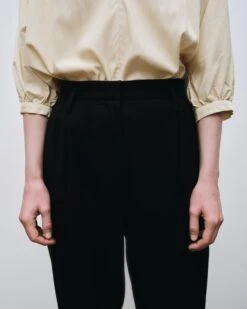 PLEATED SUIT PANTS 16 PLEATED SUIT PANTS -Fashion Clothing Store 20220828 DBaum MijeongPark 8181