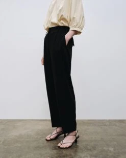 PLEATED SUIT PANTS 17 PLEATED SUIT PANTS -Fashion Clothing Store 20220828 DBaum MijeongPark 8183