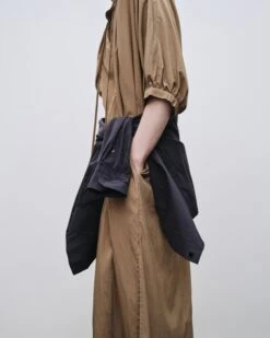 CROPPED SHIRT -Fashion Clothing Store 20220828 DBaum MijeongPark 9185