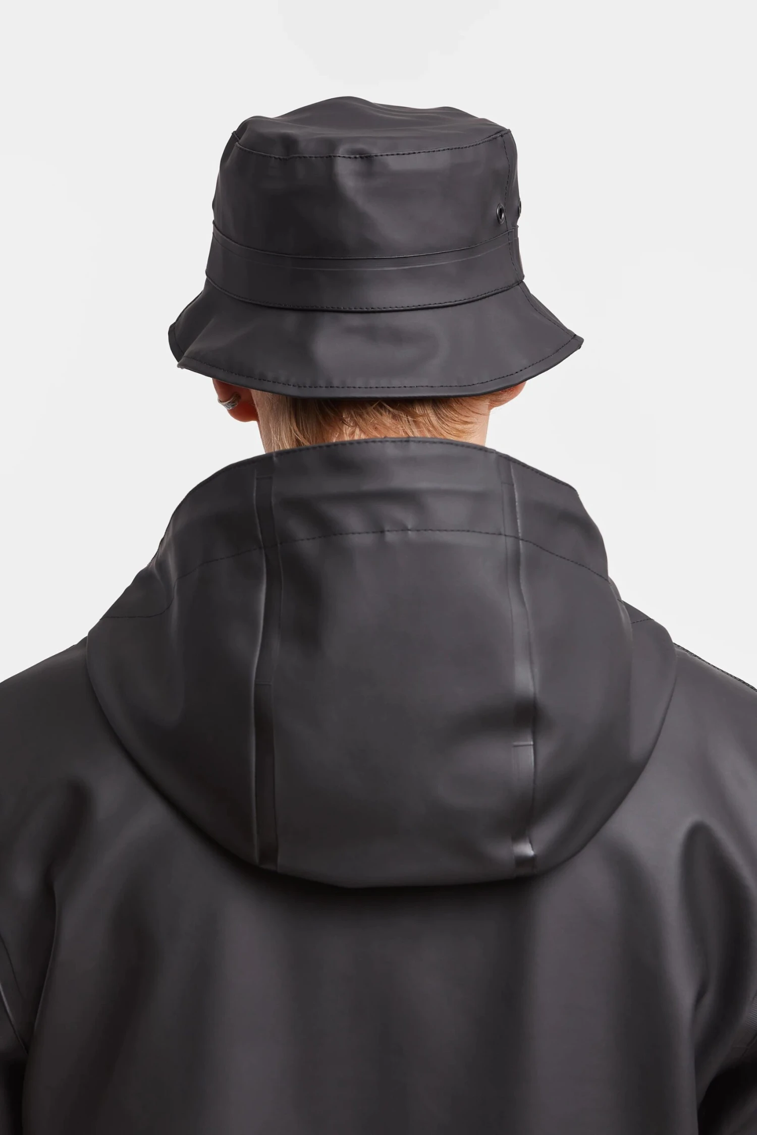 Stutterheim BECKHOLMEN BUCKET HAT BLACK 5 Stutterheim BECKHOLMEN BUCKET HAT BLACK - Image 3