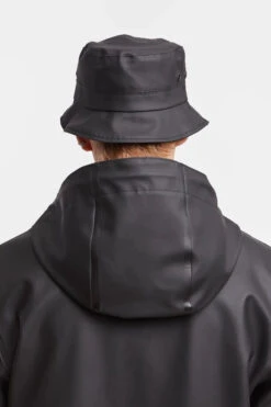Stutterheim BECKHOLMEN BUCKET HAT BLACK 13 Stutterheim BECKHOLMEN BUCKET HAT BLACK -Fashion Clothing Store 27 99d073148f beckholmen black mman hires 3 zoom 2288d555 1cc2 42b0 892e 51c733a14042