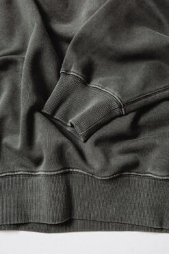 OVERSIZED CORE CREWNECK -Fashion Clothing Store 5L5A9415 900x 51fed8b6 e393 49d8 a8c9 89632e42e6c0