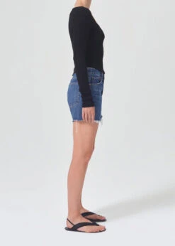 AGOLDE PARKER LONG SHORT CAUTION -Fashion Clothing Store A9010 1371 PARKER LONG SHORT CAUTION 3811 web 900x 8861afdc 1ad6 43f6 8525 08907c25199b