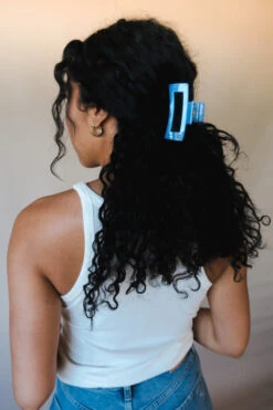 SHEER MEDIUM HAIR CLAW BLUE