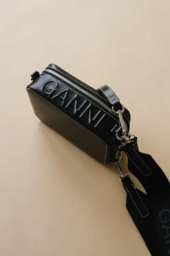Ganni BANNER CAMERA BAG 23 Ganni BANNER CAMERA BAG -Fashion Clothing Store DSCF5421