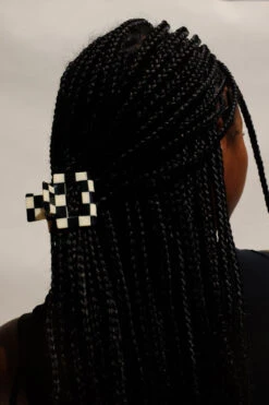 SMALL SQUARE HAIR CLAW CHECKER BLACK/WHITE