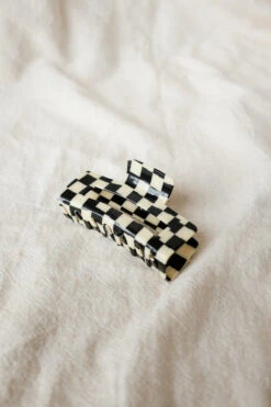 XL CHECKER HAIR CLAW BLACK/WHITE