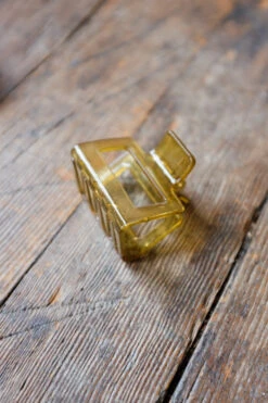 SMALL SQUARE HAIR CLAW SHEER GREEN