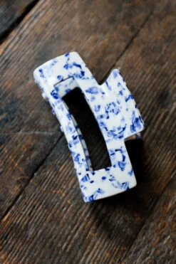 XL HAIR CLAW BLUE TOILLE