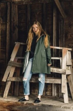 Stutterheim MOSEBACKE RAIN JACKET GREEN 20 Stutterheim MOSEBACKE RAIN JACKET GREEN -Fashion Clothing Store Green stutterheim mosebacke tomcat jeans loafers pipe and rowDSC04941