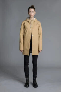 Stutterheim STOCKHOLM RAIN JACKET SAND -Fashion Clothing Store Job 0131 WEB 72dpi