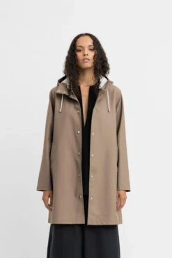 Stutterheim MOSEBACKE RAIN JACKET MOLE 24 Stutterheim MOSEBACKE RAIN JACKET MOLE -Fashion Clothing Store Mosebacke Mole Re color AW22 4 600x900 1