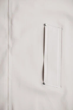 Stutterheim MOSEBACKE RAIN JACKET LONG LIGHT SAND 17 Stutterheim MOSEBACKE RAIN JACKET LONG LIGHT SAND -Fashion Clothing Store Stutterheim Mosebacke Long Detail Light Sand 2