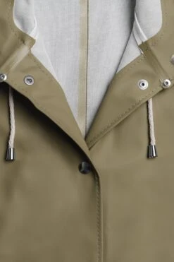 Stutterheim MOSEBACKE RAIN JACKET LONG ALOE 24 Stutterheim MOSEBACKE RAIN JACKET LONG ALOE -Fashion Clothing Store Stutterheim Mosebacke Long Jacket Aloe 4
