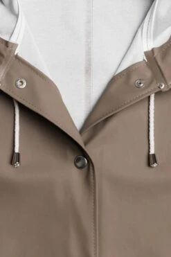 Stutterheim MOSEBACKE RAIN JACKET LONG MOLE -Fashion Clothing Store Stutterheim Mosebacke Long Mole 10 600x900 1