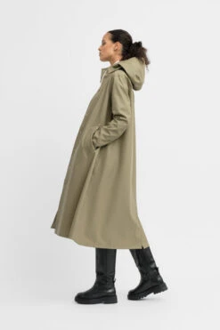 Stutterheim MOSEBACKE RAIN JACKET LONG ALOE 17 Stutterheim MOSEBACKE RAIN JACKET LONG ALOE -Fashion Clothing Store Stutterheim Mosebacke Long Woman Aloe 2