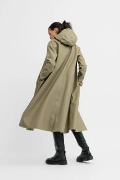Stutterheim MOSEBACKE RAIN JACKET LONG ALOE 18 Stutterheim MOSEBACKE RAIN JACKET LONG ALOE -Fashion Clothing Store Stutterheim Mosebacke Long Woman Aloe 3