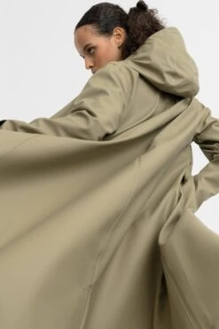 Stutterheim MOSEBACKE RAIN JACKET LONG ALOE 20 Stutterheim MOSEBACKE RAIN JACKET LONG ALOE -Fashion Clothing Store Stutterheim Mosebacke Long Woman Aloe 7