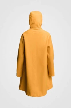Stutterheim MOSEBACKE RAIN JACKET WARM HONEY -Fashion Clothing Store Stutterheim Mosebacke Warm Honey 1 600x900 1