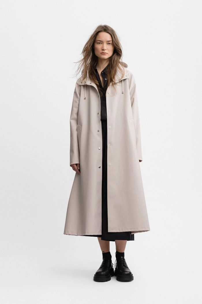 Stutterheim MOSEBACKE RAIN JACKET LONG LIGHT SAND 4 Stutterheim MOSEBACKE RAIN JACKET LONG LIGHT SAND - Image 2