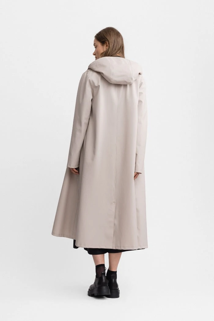 Stutterheim MOSEBACKE RAIN JACKET LONG LIGHT SAND 8 Stutterheim MOSEBACKE RAIN JACKET LONG LIGHT SAND - Image 6
