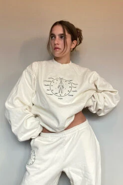 CENTERED CREW SWEATSHIRT