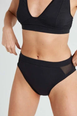HIGH CUT BRIEF BLACK