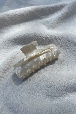 MEDIUM HAIR CLAW CREAM