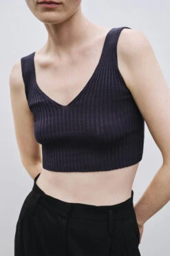 RIBBED KNIT V-NECK CROP TOP