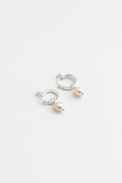 SMALL PEARL HOOP EARRINGS SILVER